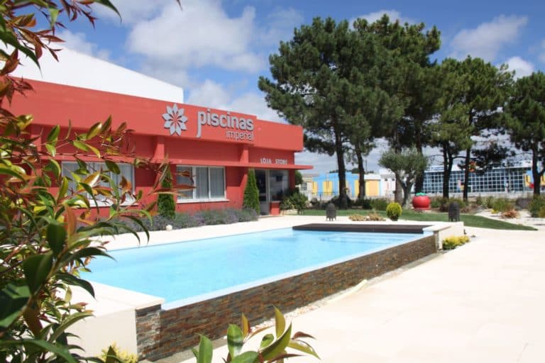 Showroom e piscinas de exposição da Piscinas Imperial nas Caldas da Rainha