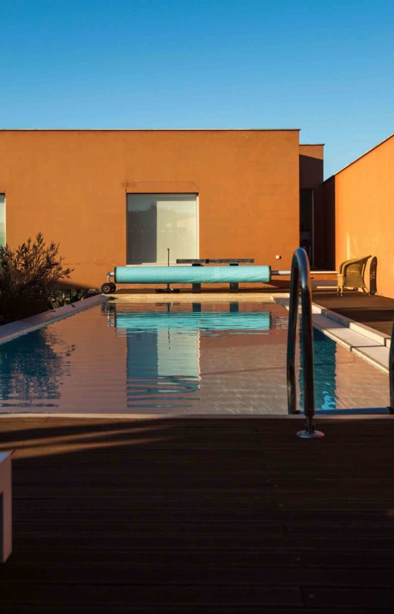Excellence: Com envolvente em deck natural